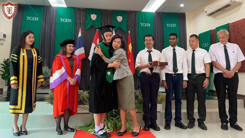 Ceremony for awarding certificates to graduates